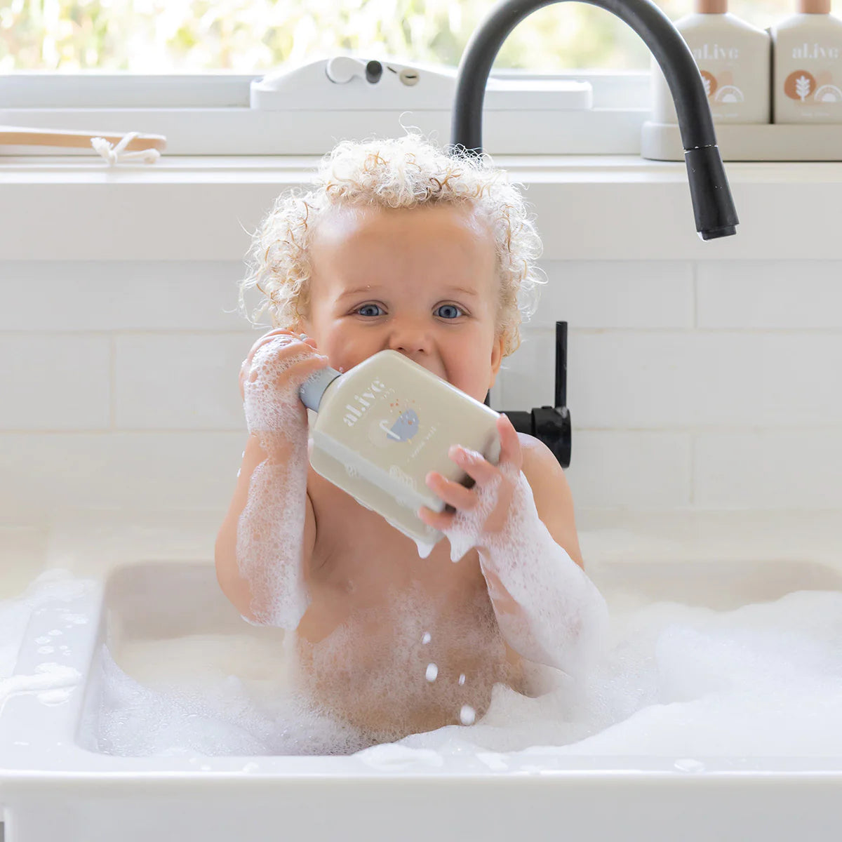 al.ive Apple Blossom Bubble Bath