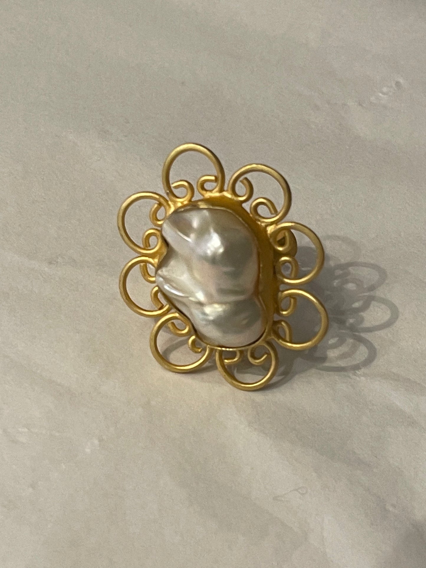 Luxe Gold ring 1 stone pearl