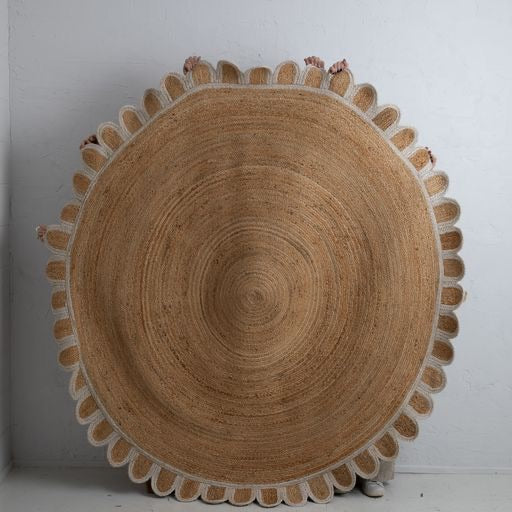 Scalloped Round Jute Rug - white/natural