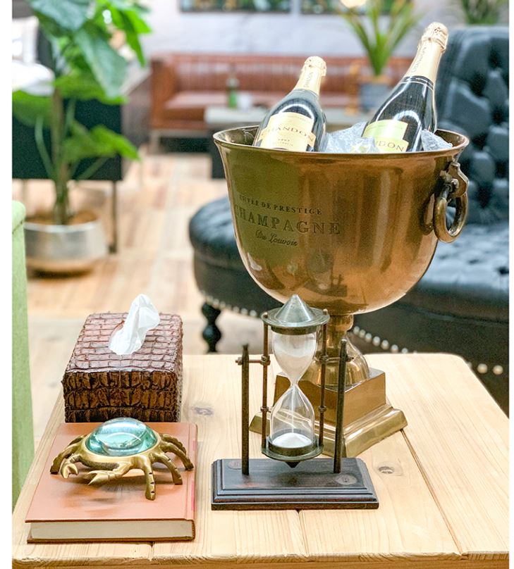 Nipper Magnifying Glass