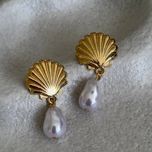 Salty Safari Ocean Whispers Pearl Earrings - Gold