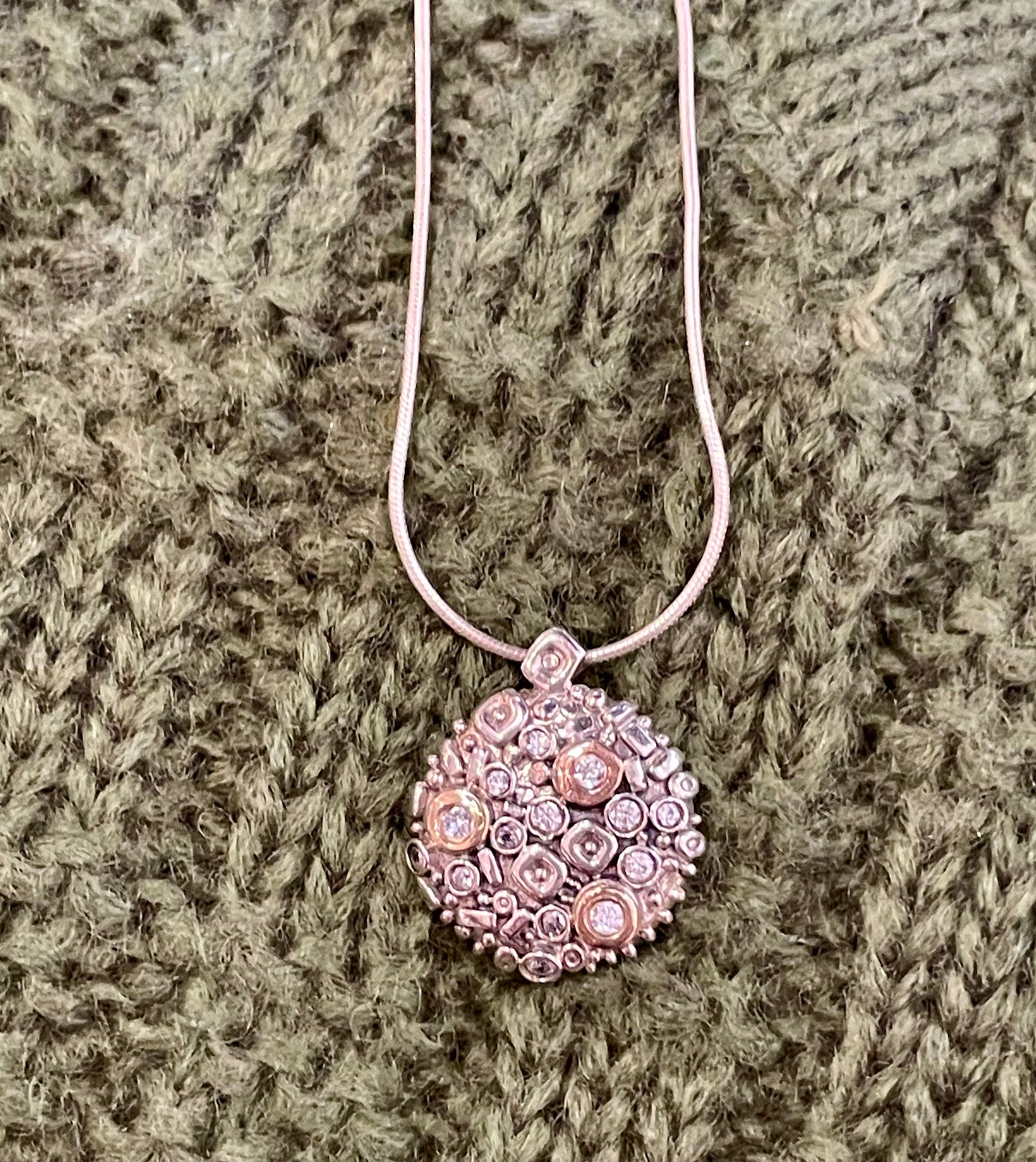 EP4824 Sterling Silver & 9ct Gold Circle Pendant