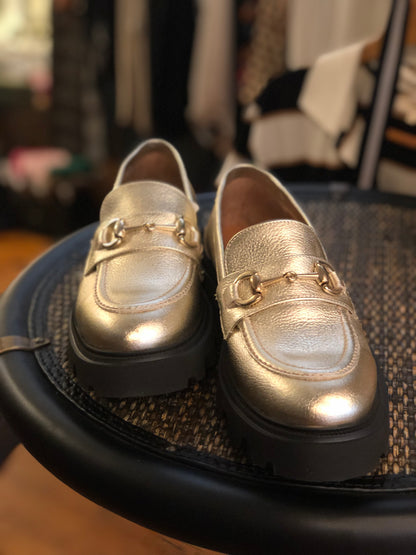 Zinnia Laminado Oro Shoe