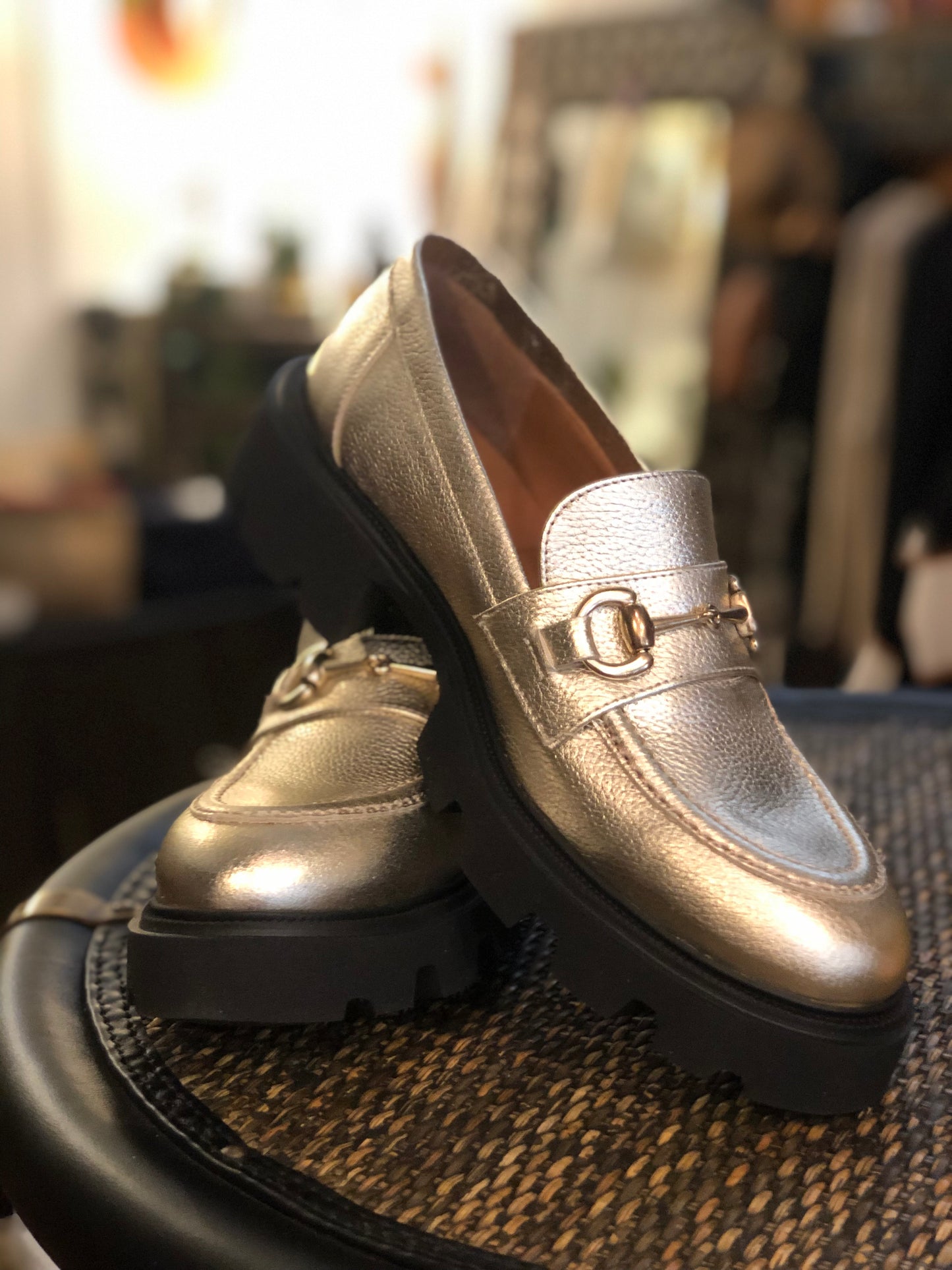 Zinnia Laminado Oro Shoe