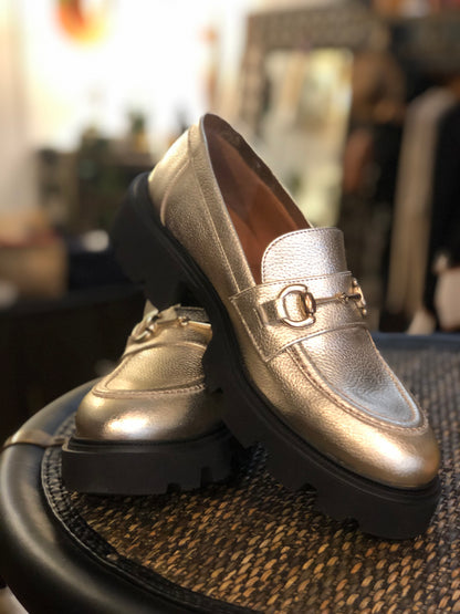 Zinnia Laminado Oro Shoe