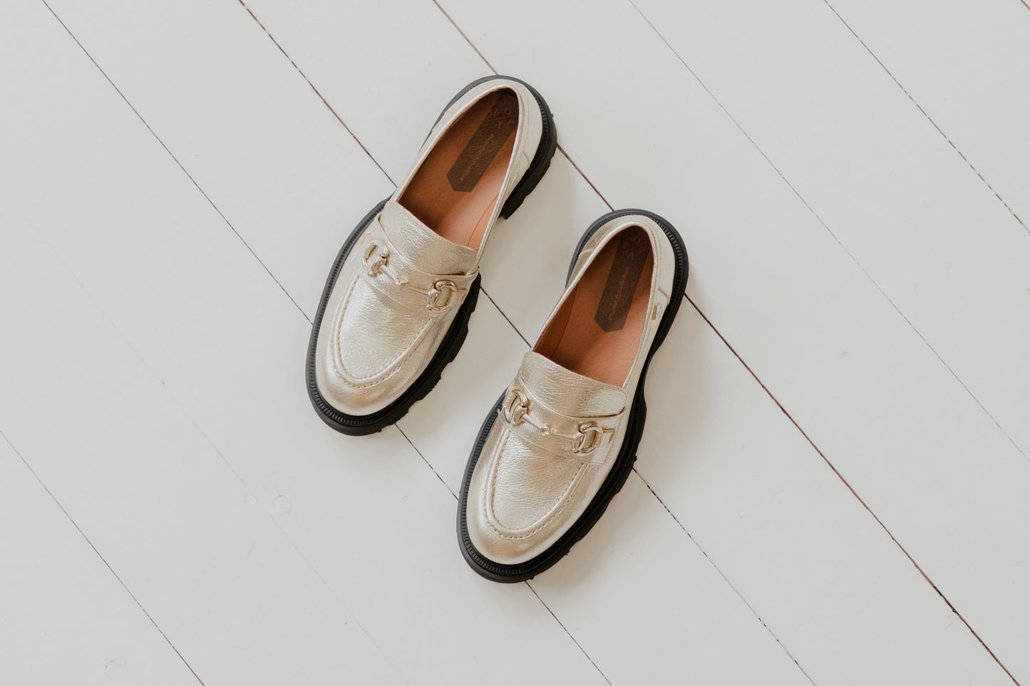 Zinnia Laminado Oro Shoe